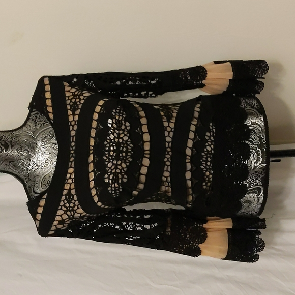 NWT Venus lace up bell sleeve top - Picture 8 of 15